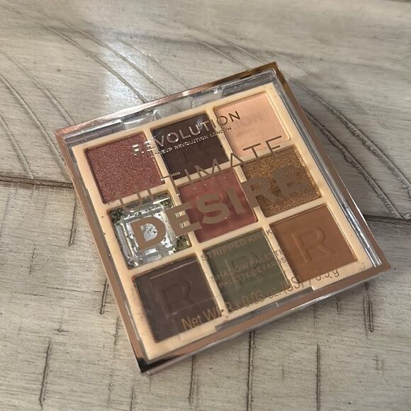 makeup revolution striped khaki palette - Picture 1 of 2
